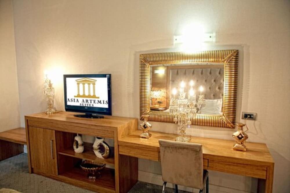 Asia Artemis Suite 8/50