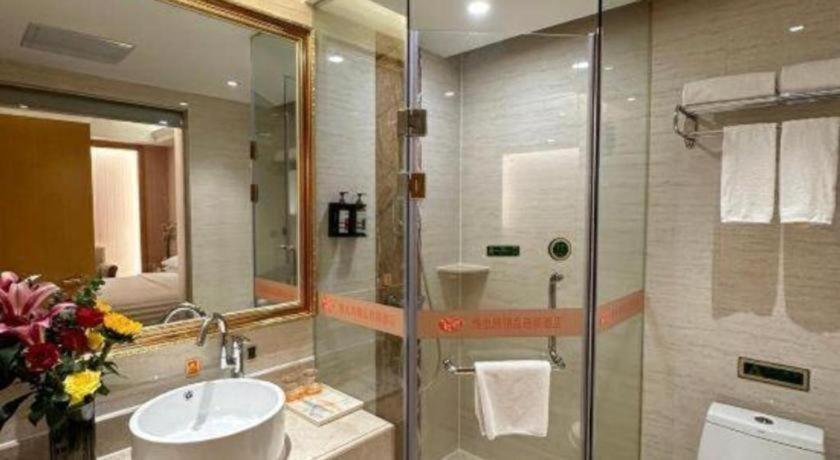 Vienna Hotel (Huizhou Qiuchang Yingbin Road) 57/57