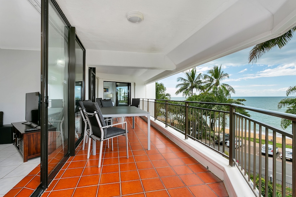 Roydon Beachfront Holiday Apartments 18/50