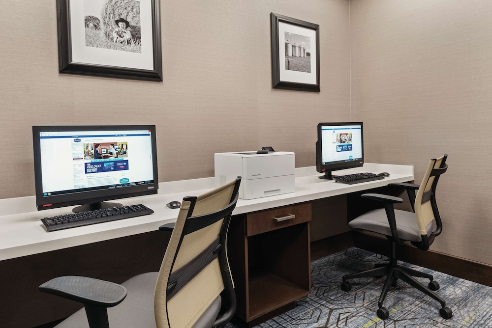 Hampton Inn Brooklyn Park, MN 30/36