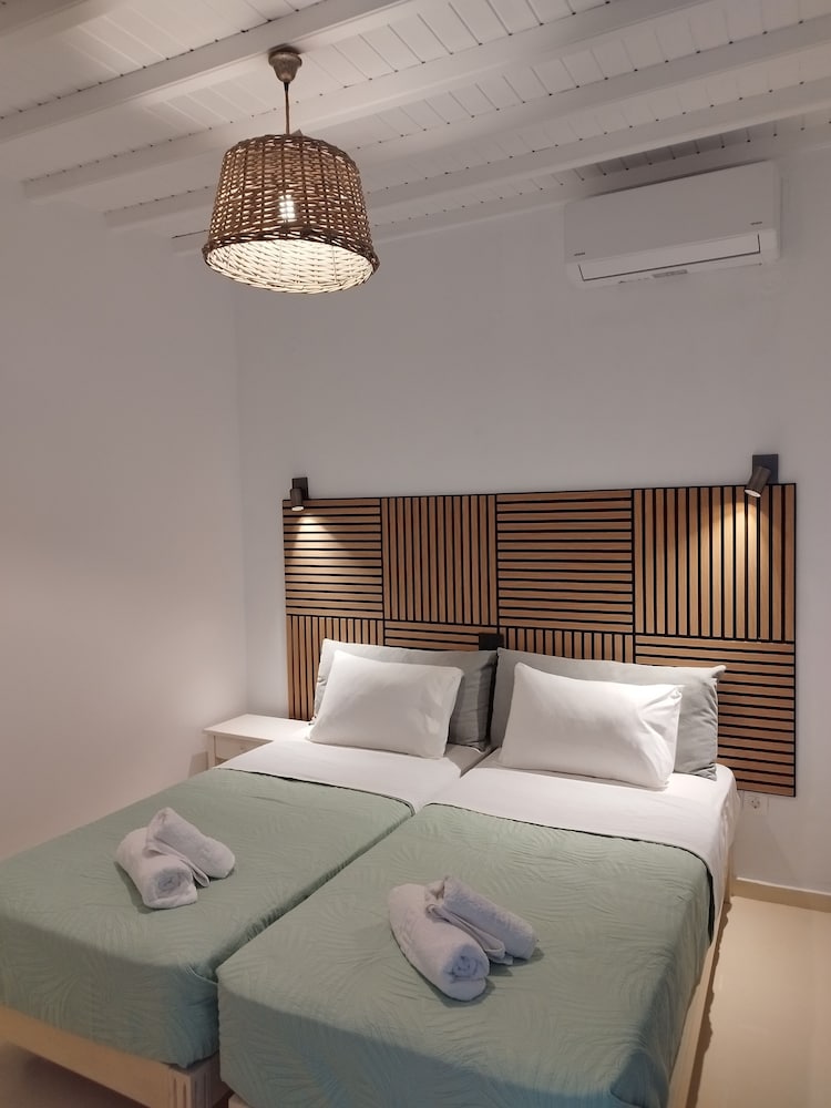 ROOM, TRIPLE