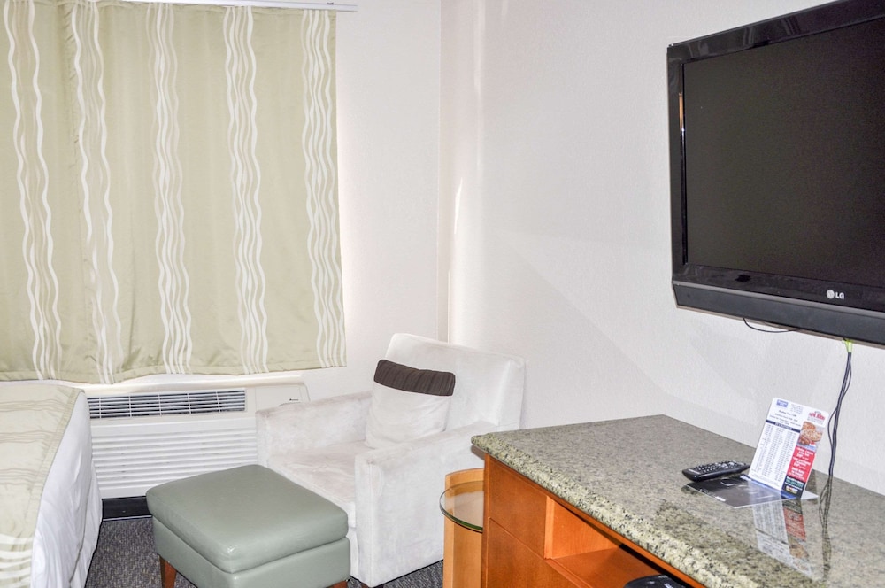 Rodeway Inn Fargo 16/39