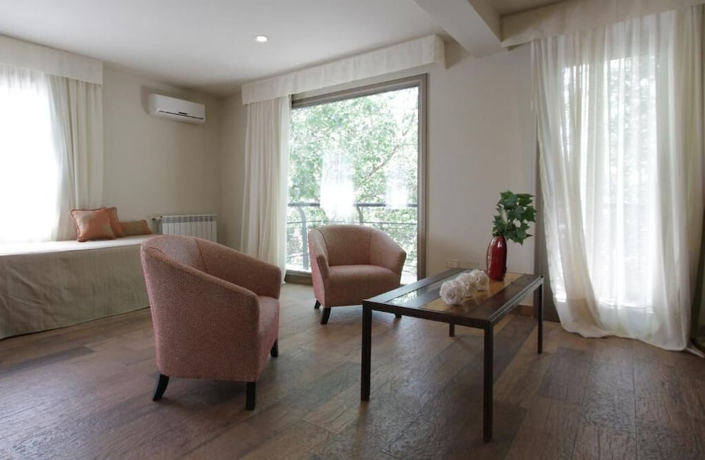 Plaza Paradiso Petit Hotel 45/62