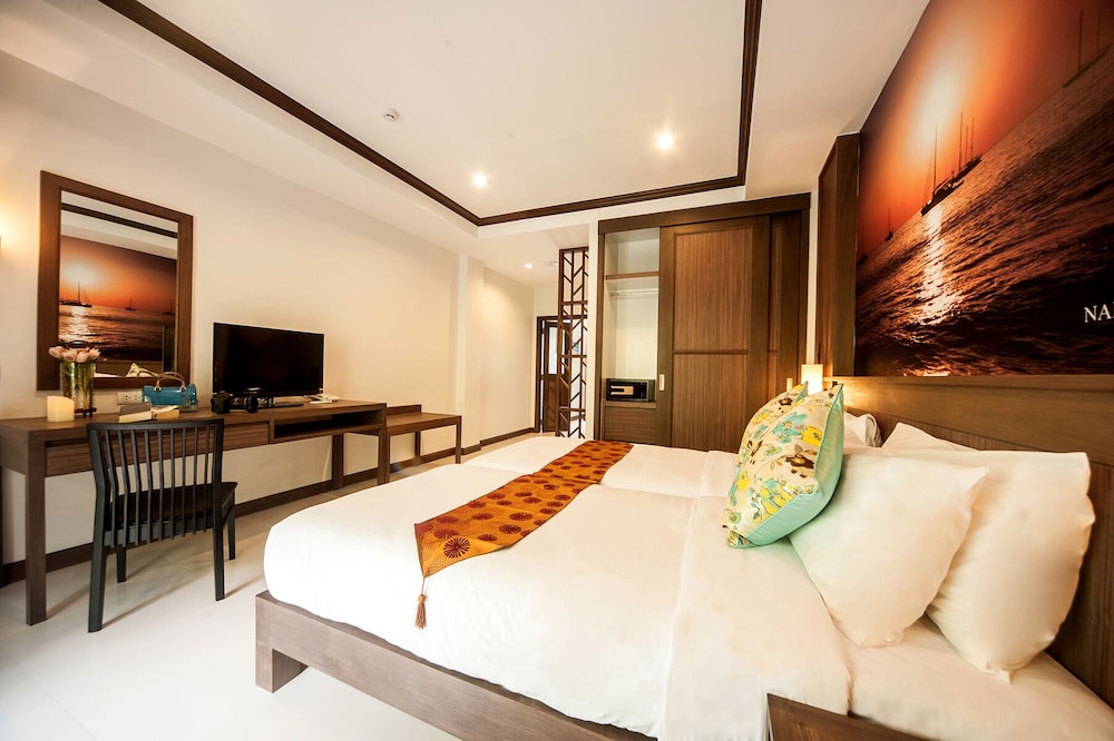 DELUXE, TWIN BEDS, KITCHEN