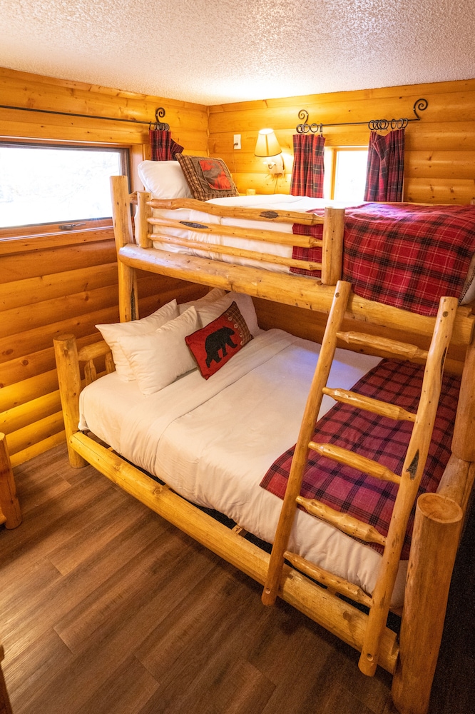 2 BEDROOMS, SUPERIOR, FAMILY, CABIN