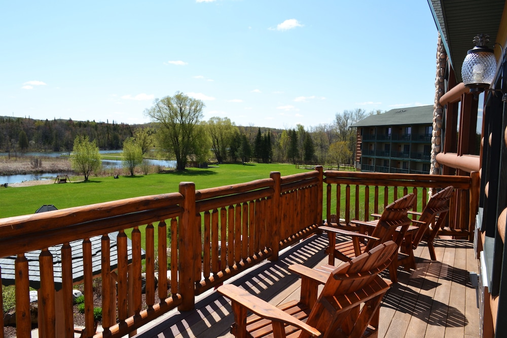 Stafford's Crooked River Lodge & Suites 2/41