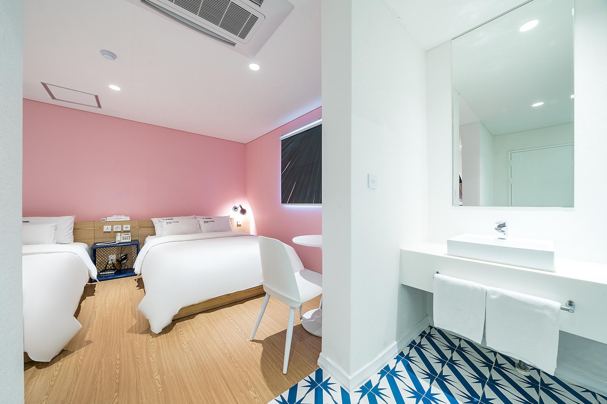 Twin Beds, Disney Tower
