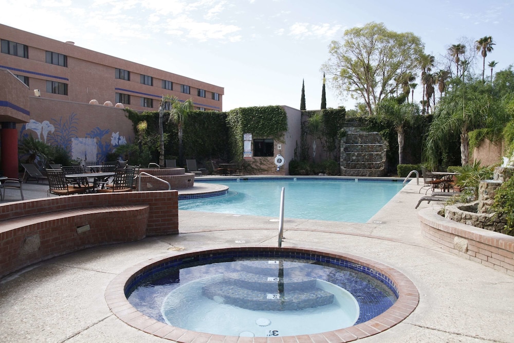 Ramada by Wyndham Viscount Suites Tucson East 14/38