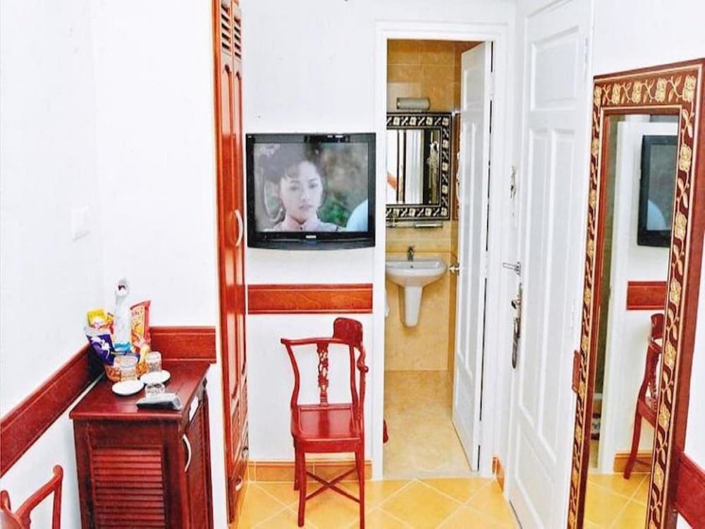 Hoang Thanh Thuy Hotel 1 69/77