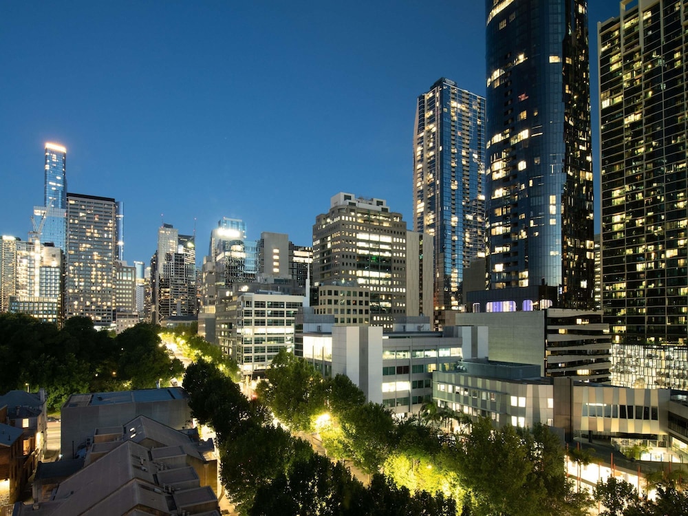 Mercure Melbourne La Trobe Street 44/51