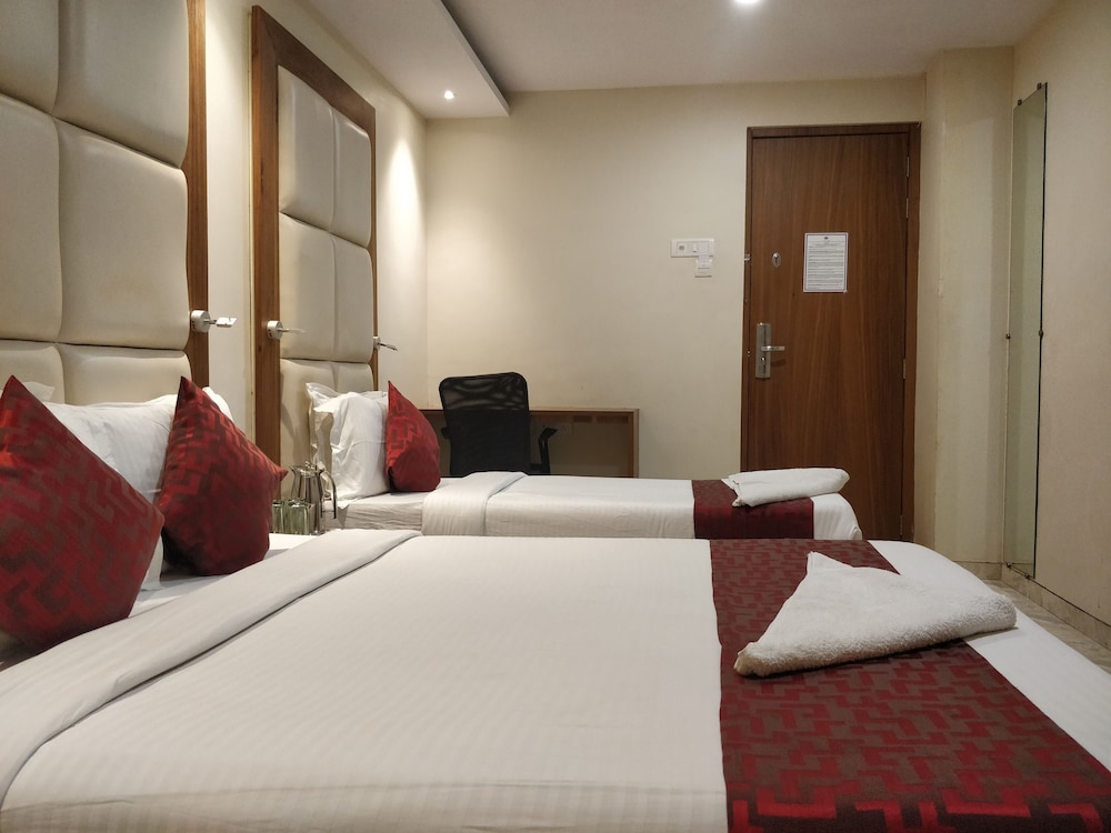 Superior, Triple, 1 Double and 1 Single Bed, Hotel Apex International 2/4