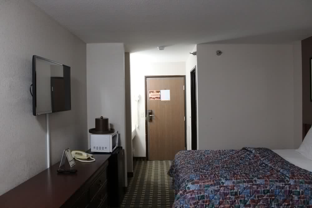 Coratel Inn and Suites Maple Grove 12/50