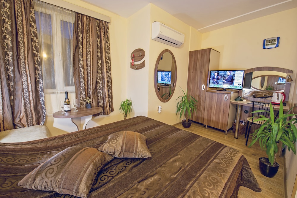 Hotel Color Varna Center 13/54