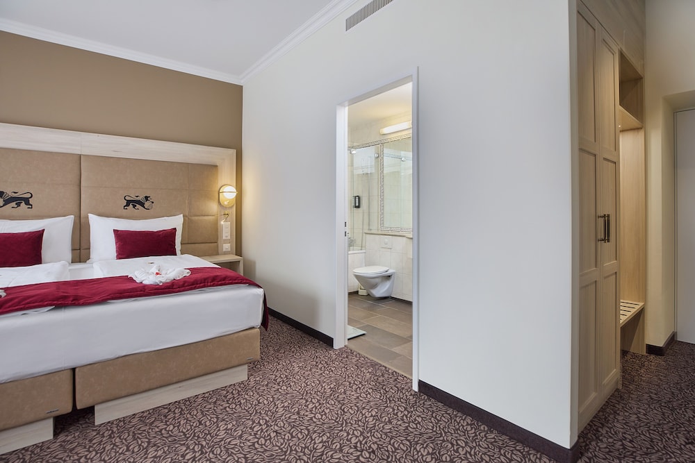 Top, Deluxe, Twin Beds, with View، HOTEL ST GOTTHARD 2/7