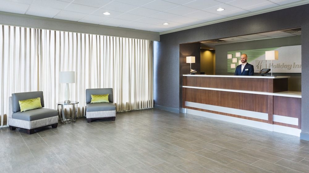Holiday Inn Cincinnati-Riverfront 7/58