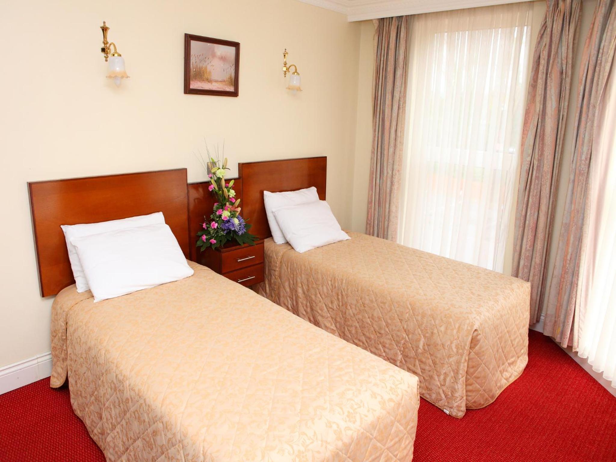Gatwick Cambridge Hotel 17/53