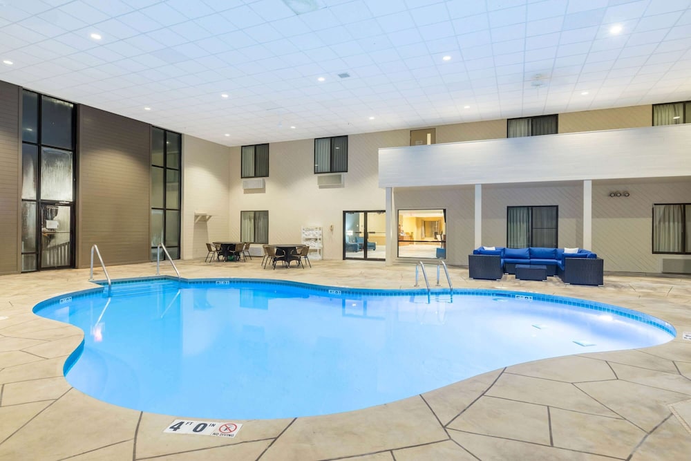 Americinn By Wyndham Prairie Du Chien 6/42