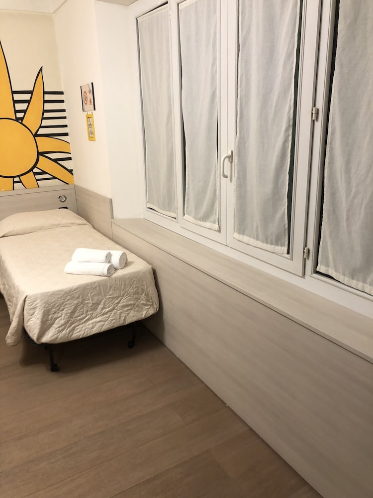 Cairoli Hotel 19/79
