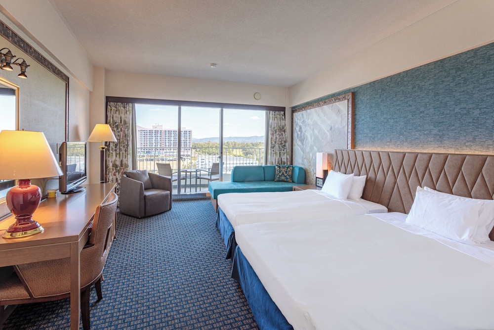 Premier, Superior, Twin Beds, Partial Ocean View, Top Floor