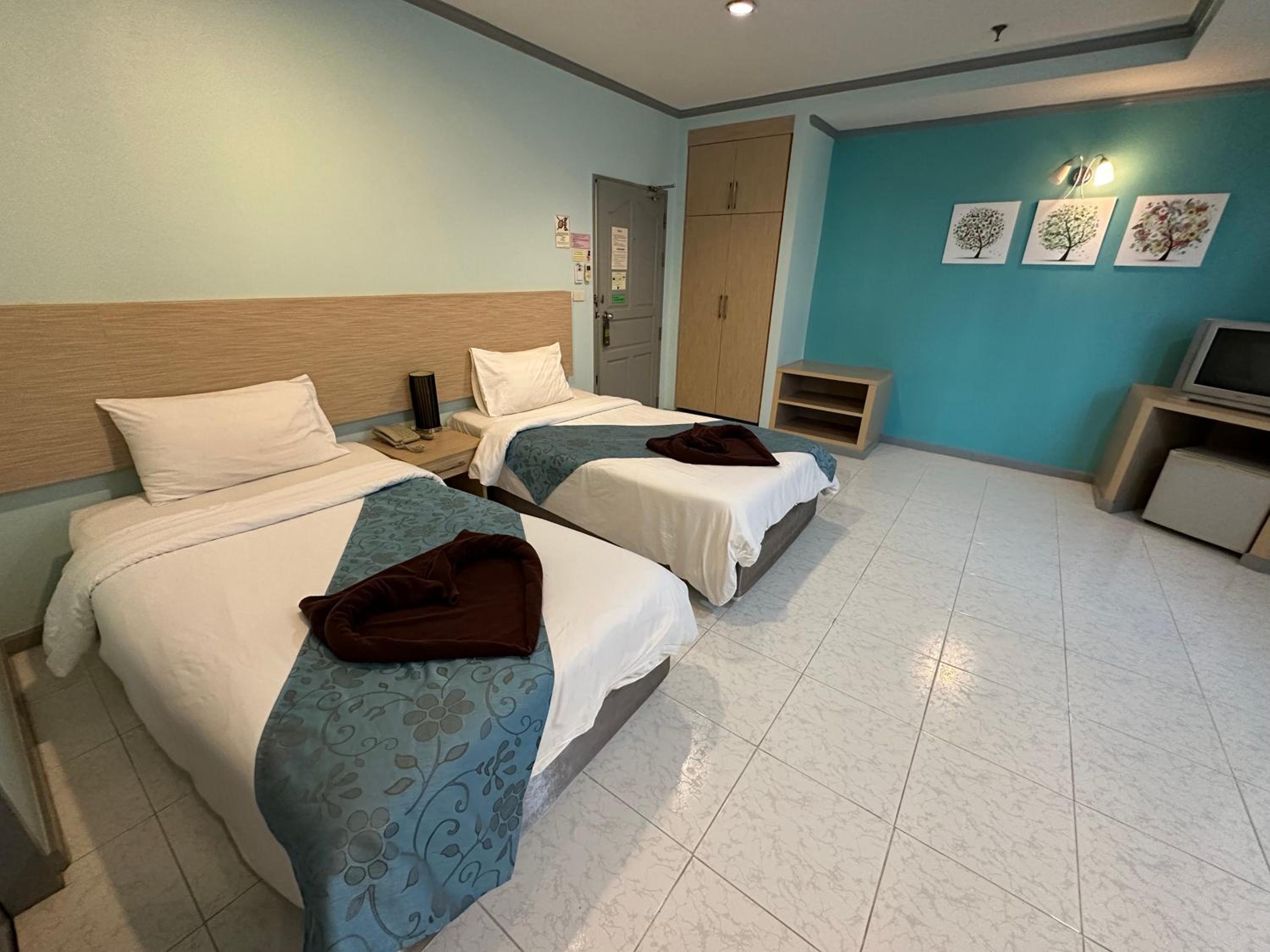غرفة قياسية بسريرين منفصلين وسرير كينج وسرير فردي، Thipurai City Hotel 8/10