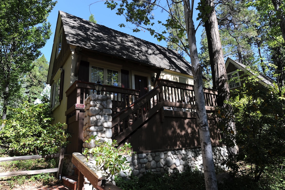 Saddleback Inn 2/44