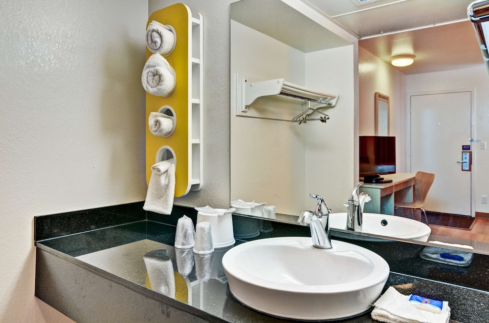 Motel6 Pittsburgh, PA - Crafton 44/50