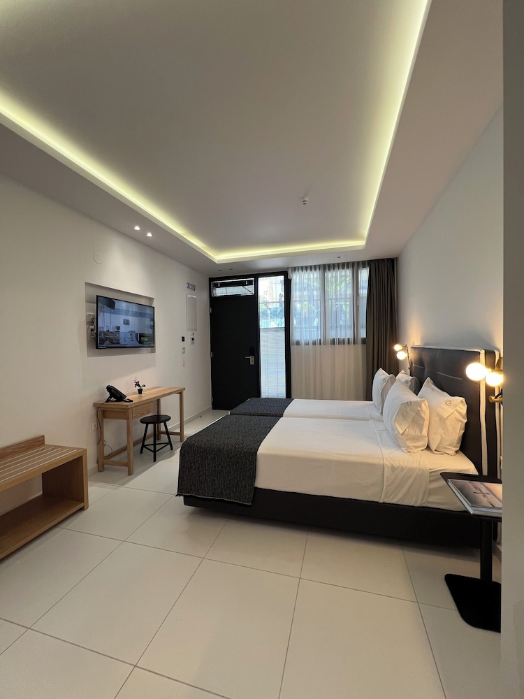 Semi Basement, Deluxe, Basement, Twin Beds، Melite Luxury Rooms & Apartments 2/10