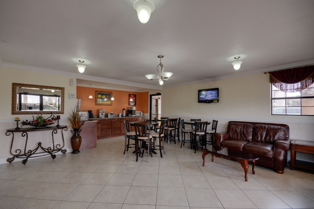 Econo Lodge Lake Charles University Area 36/48