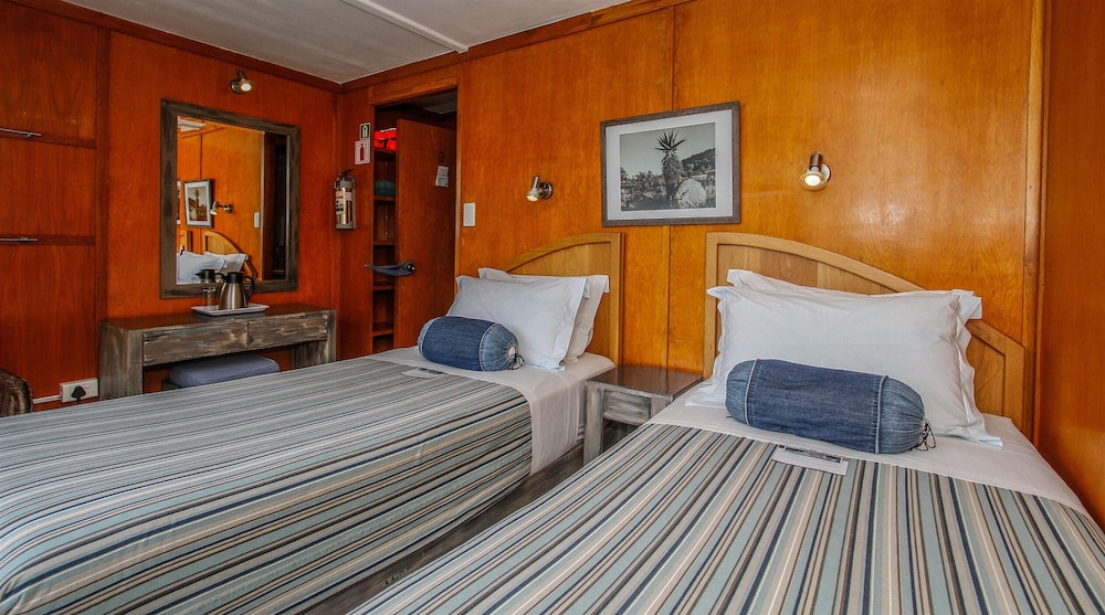 Shayamanzi Houseboats 7/50