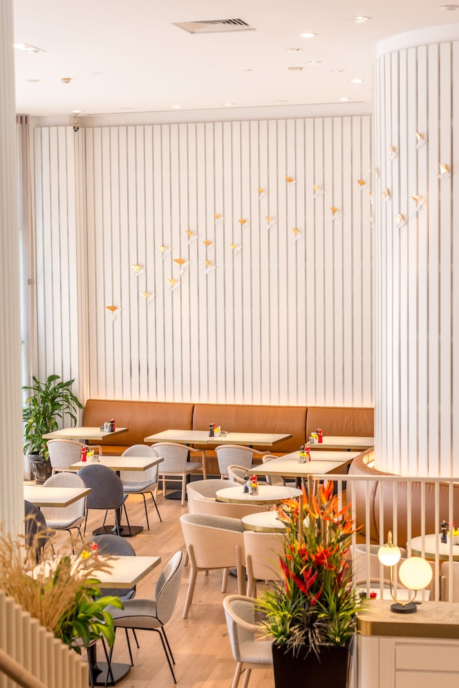 Novotel Sydney Darling Square 52/65