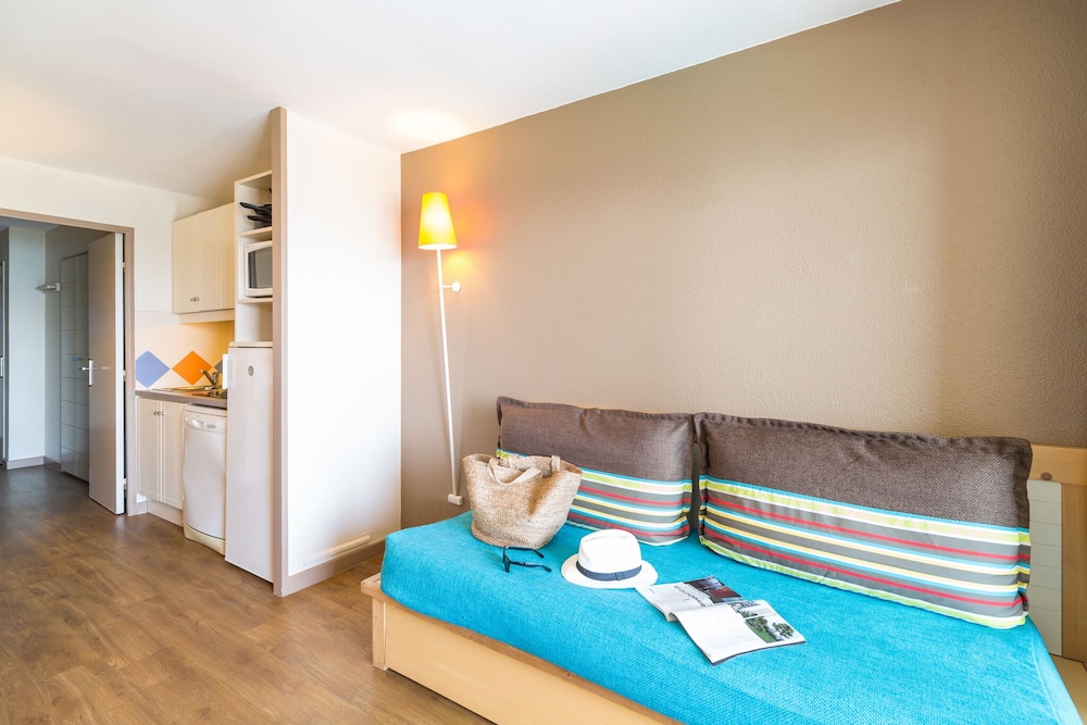 DUPLEX, APARTMENT