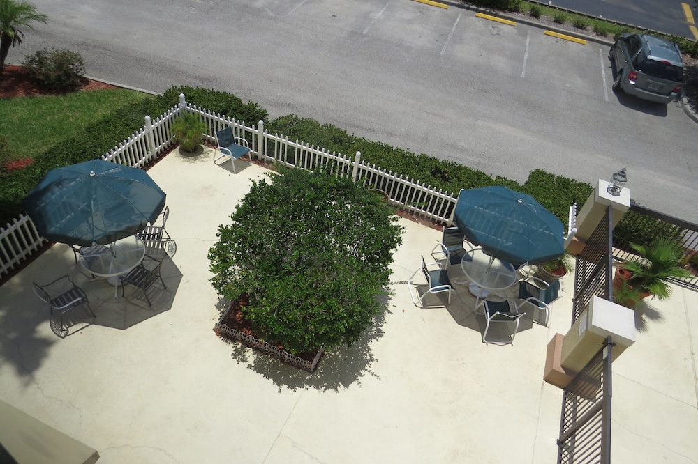 Holiday Inn Express Clermont 50/57