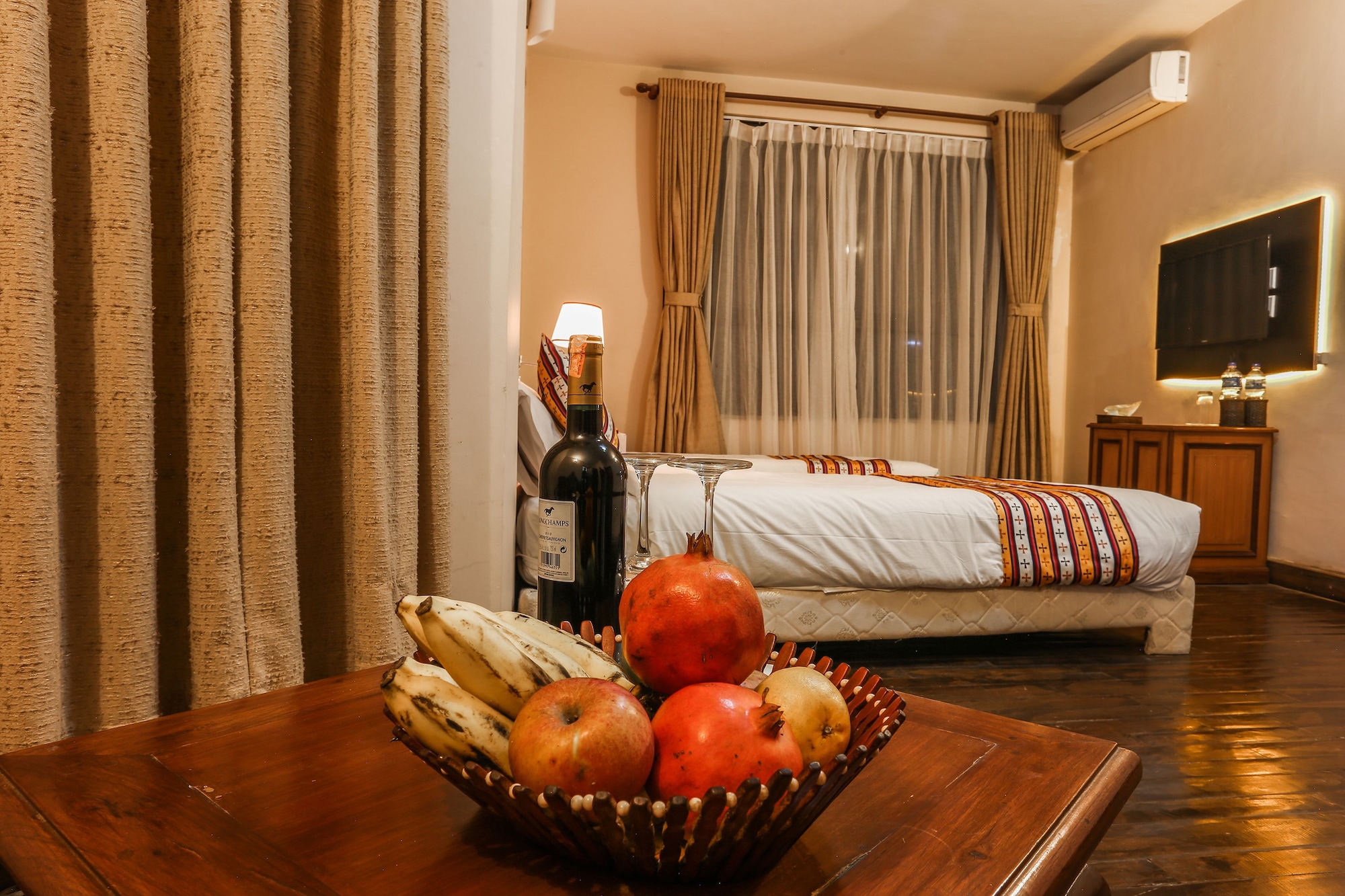 DELUXE, TWIN BEDS