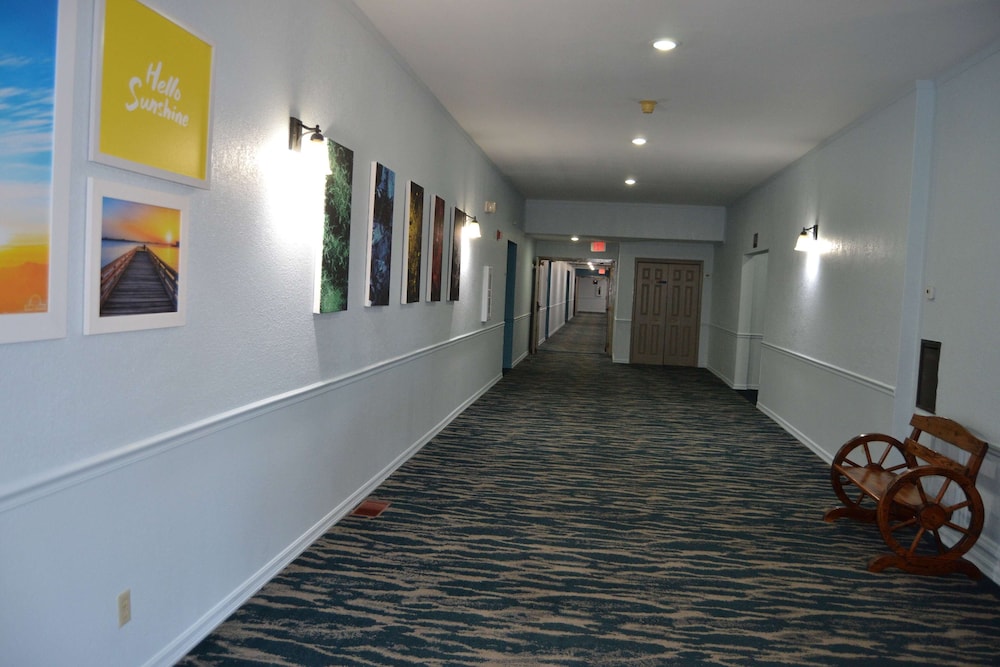 Days Inn & Suites by Wyndham Sikeston 14/51