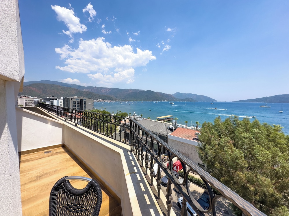 Aurasia Sea Side Hotel 58/63