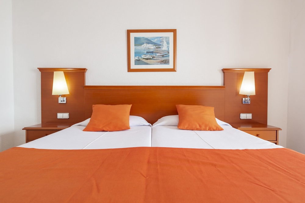 STANDARD, DOUBLE OR TWIN BED, SEA VIEW