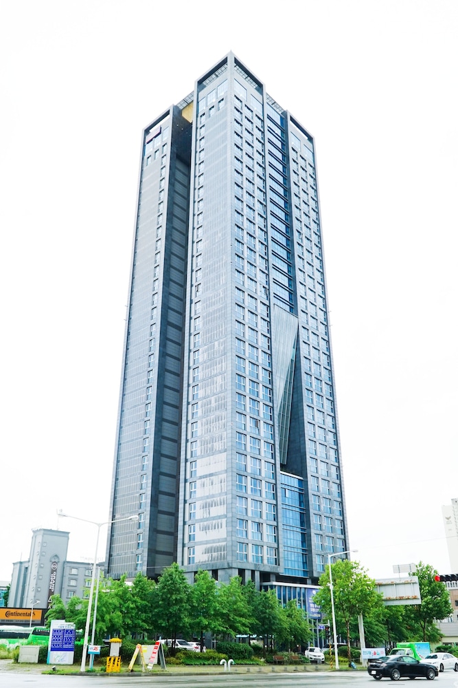 J-one Hotel and Resort 2/41