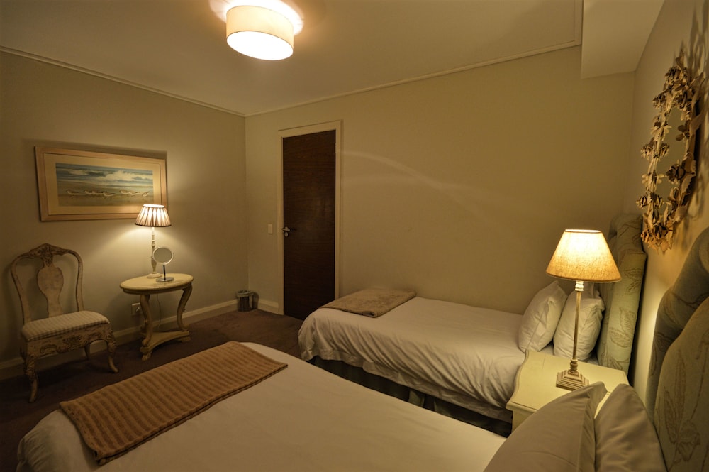 CANAL QUAYS CAPE TOWN 23/50