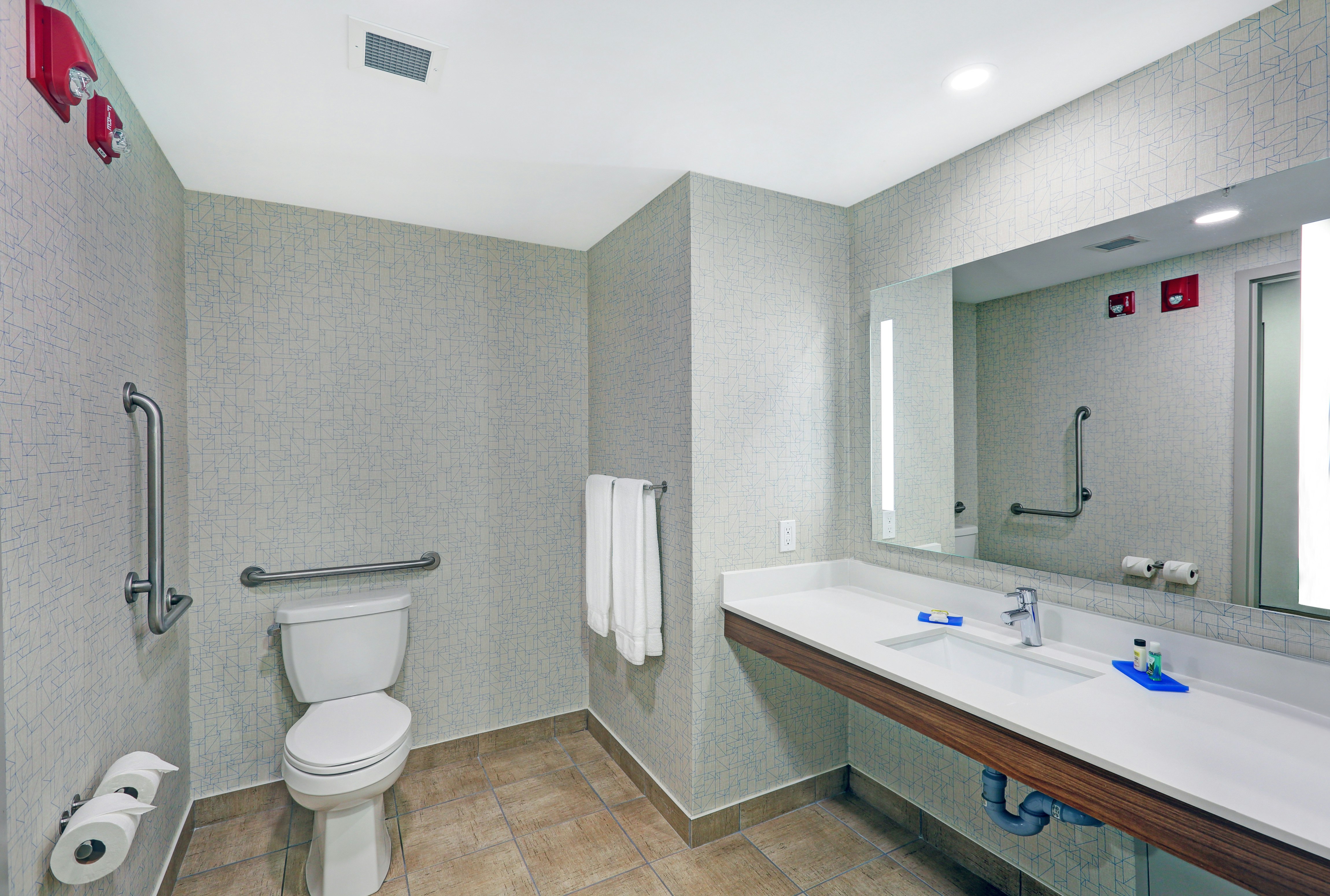 غرفة بسريرين كوين لذوي الإعاقة، Holiday Inn Express Hotel Suites Woodstock South 3/6