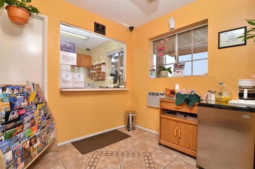 Americas Best Value Inn Calimesa 14/18