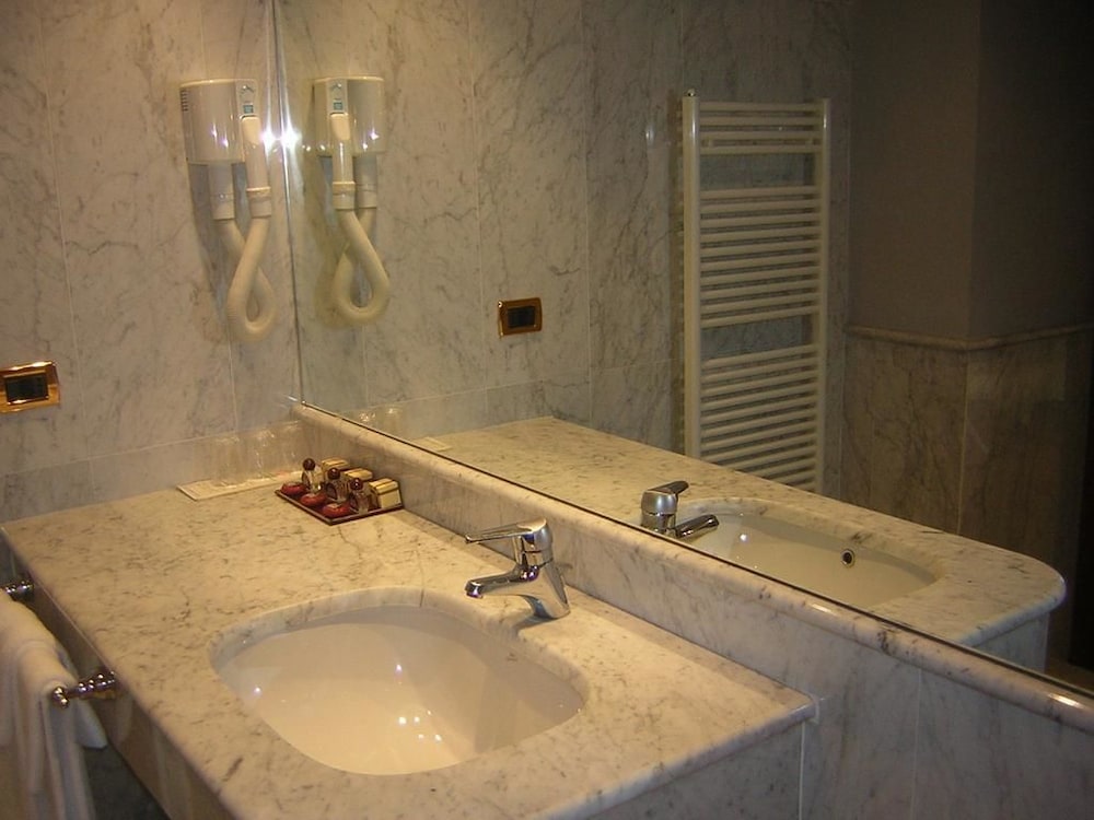 Park Hotel Villa Potenziani 40/42