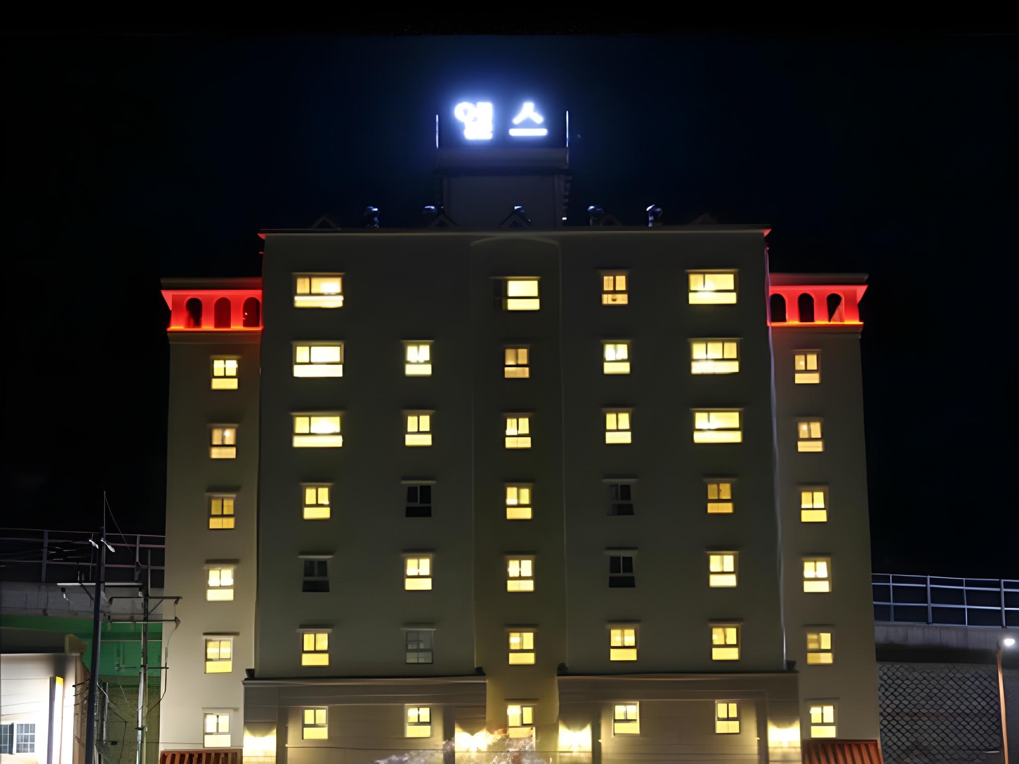 L's Hotel 1/15