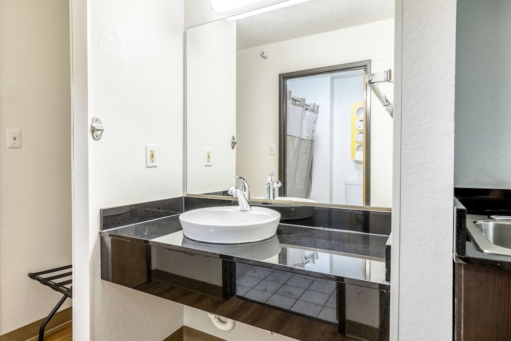 Motel6 Indianapolis, IN - Southport 43/45