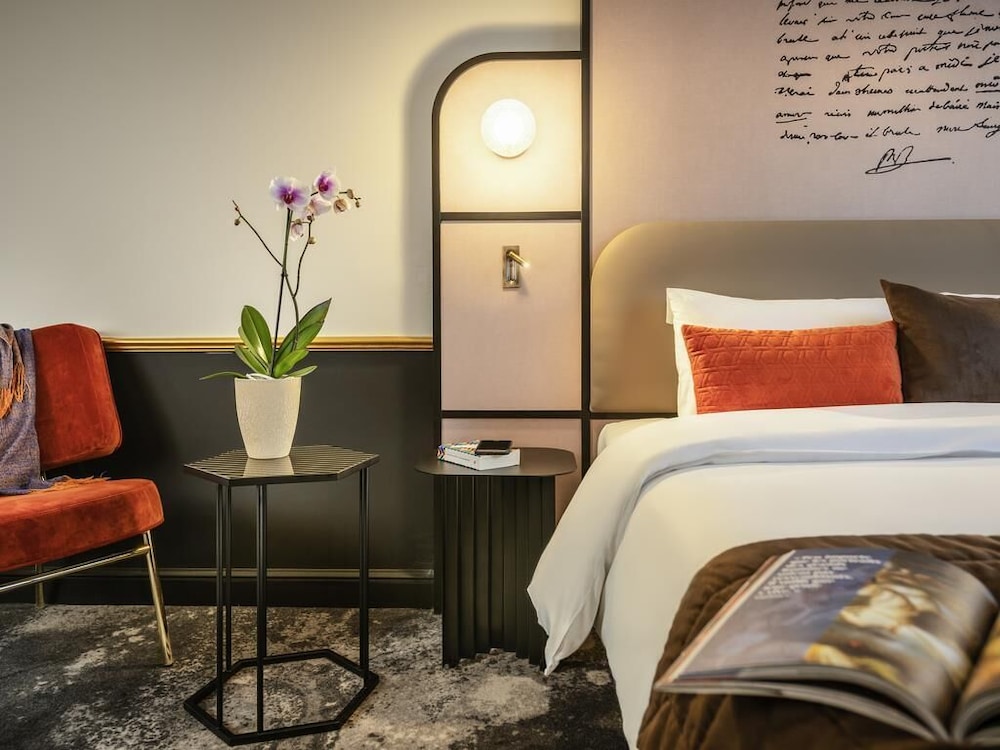 Mercure Versailles Paris Ouest 53/76