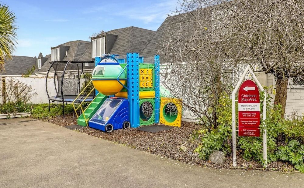 Camelot Motor Lodge 48/62