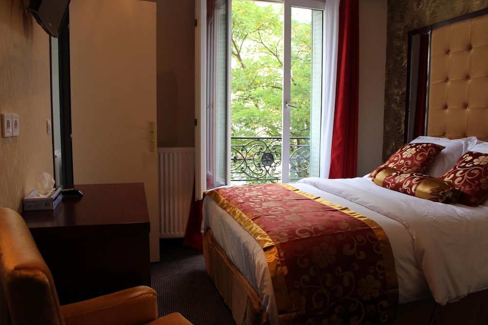 BUTTES CHAUMONT HOTEL 17/30