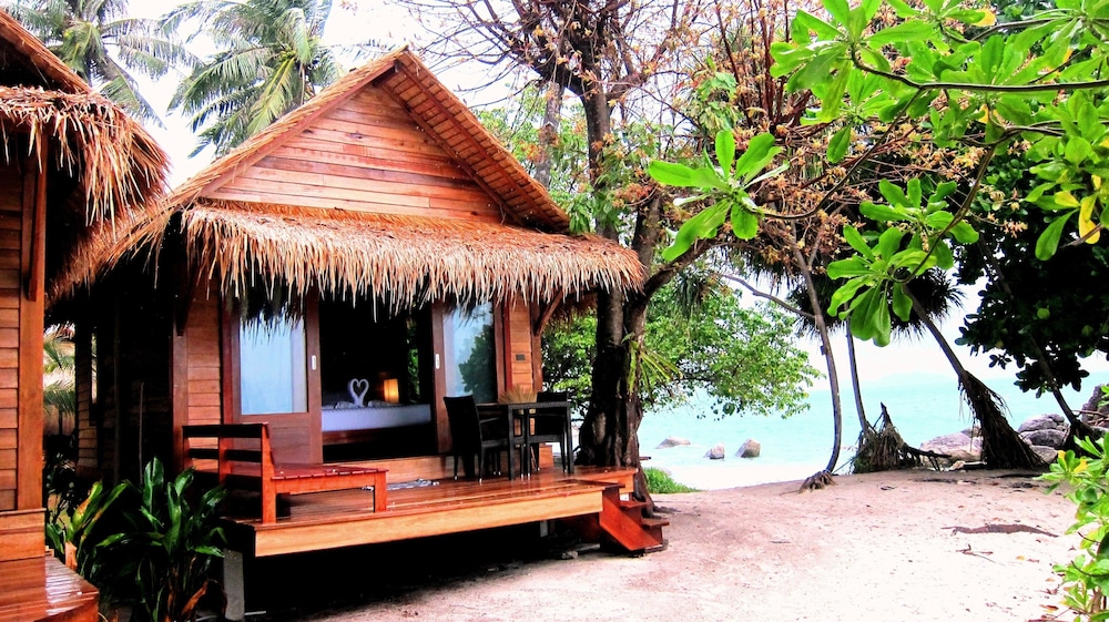 Ten Moons Lipe Resort 38/50