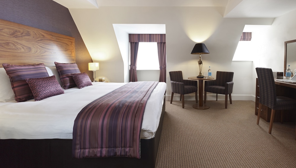The Boleyn Hotel 14/50