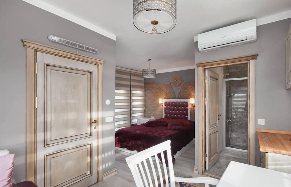 Galatolia Suites 10/50