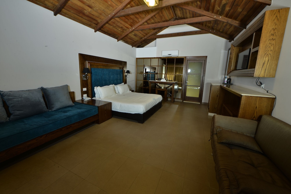 Turquoise Beach Resort Tyre 13/50